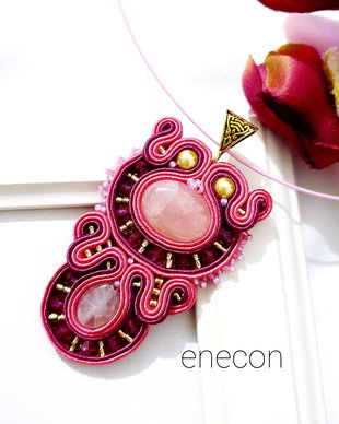 Pandantiv roz-fucsia-auriu, Pandantiv soutache cu cuart roz