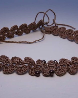Choker crosetat