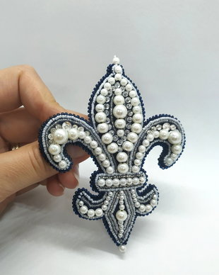 Broșă Crin heraldic