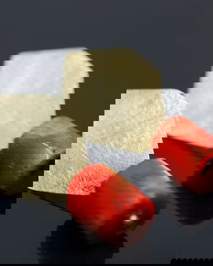 Cercei lungi geometrici din alama si coral, cercei geometrici, cercei etnici
