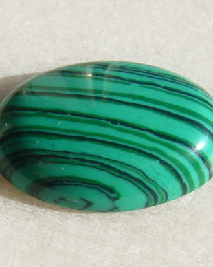 Cabochon malachit sintetic aprox 25x18x6,5 mm