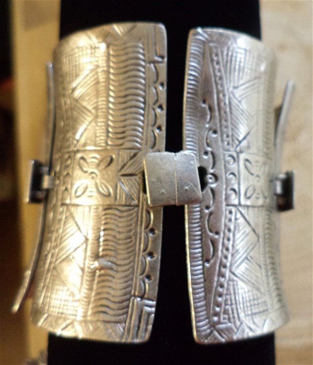 Bratara din placute de zamac incrustate placate cu argint