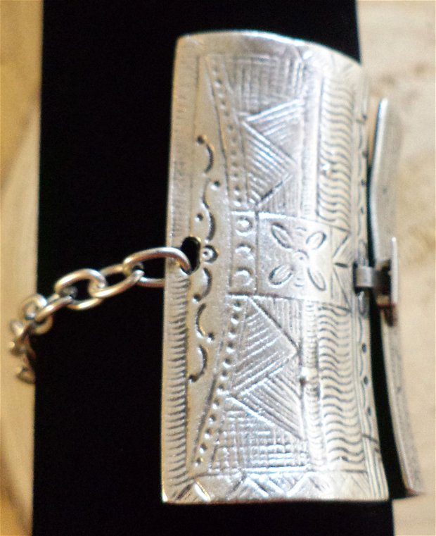 Bratara din placute de zamac incrustate placate cu argint