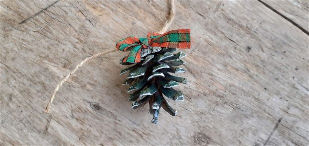 Set ornamente brad din conuri de pin - 2 bucati