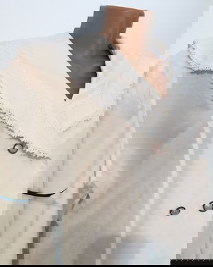 Bluza cu guler spectaculos