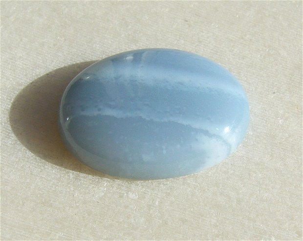 Cabochon blue opal Africa aprox 24.1x20x6.4 mm