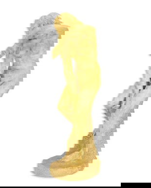 Statueta mare din rasini cu o femeie goala