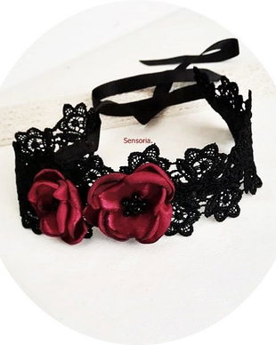chocker dantela neagra cu flori grena