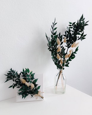 Cadou Crăciun Buchet și Decorațiune perete Flori Naturale,Ruscus Verde și Lagurus Natur, Decorațiuni Stil Scandinav