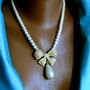 Colier vintage cu perle albe si accesoriu gold plated