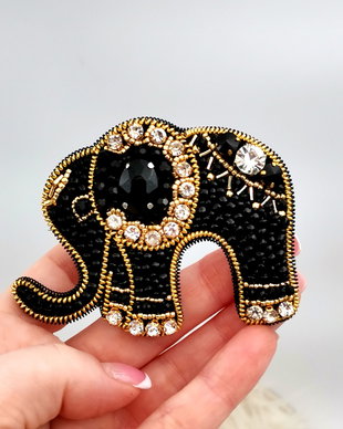 Broșă elefant - Black Elephant
