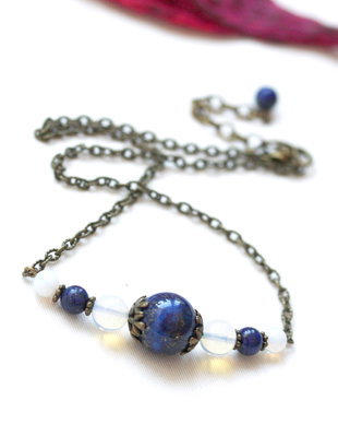 Colier cu lapis lazuli si opalit
