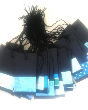 Price tags.Etichete negre si nuanțe de albastru