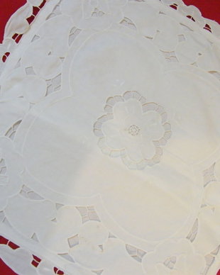 Husa perna broderie decupata