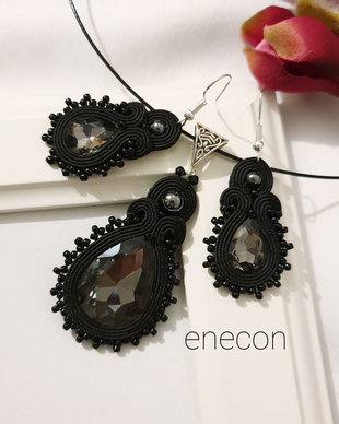 Set negru soutache,  Set cristale