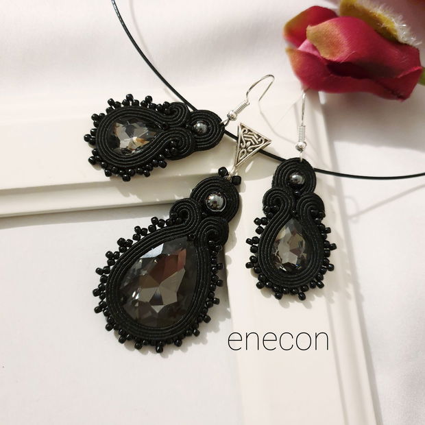 Set negru soutache,  Set cristale