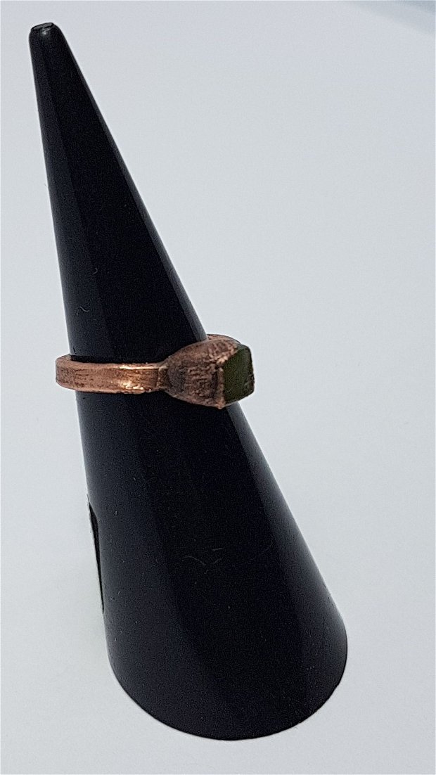 Inel unicat, inel din cupru, inel electroformat,inel cu peridot.