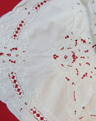 Napron broderie decupata