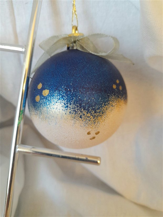 Glob elegant pictat manual albastru si auriu