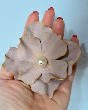 Floare din piele