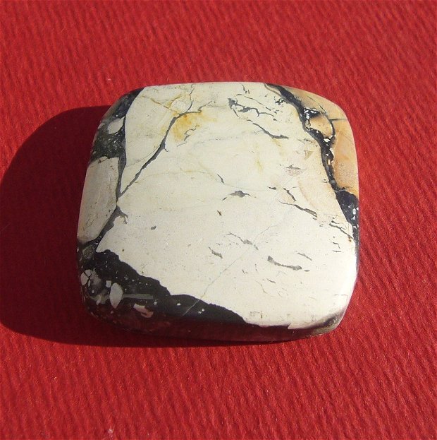 Cabochon din maligano jasper (INDIA - lucrat manual) aprox 26.5x27.5x6.5 mm