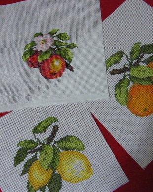 3 broderii cu fructe