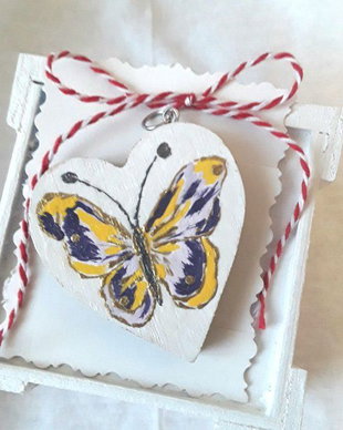 Martisor pandantiv statement pictat cu fluturas