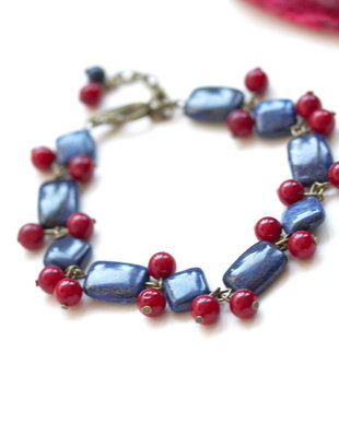 Bratara cu lapis lazuli si coral