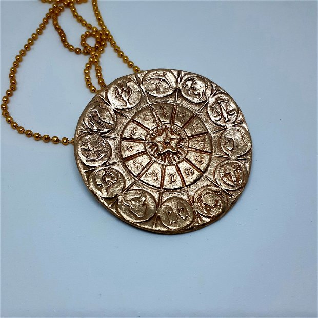 Pandantiv de autor, reversibil, din bronz, cu o mandala horoscop pe o parte si peisaj cosmic pe cealalta