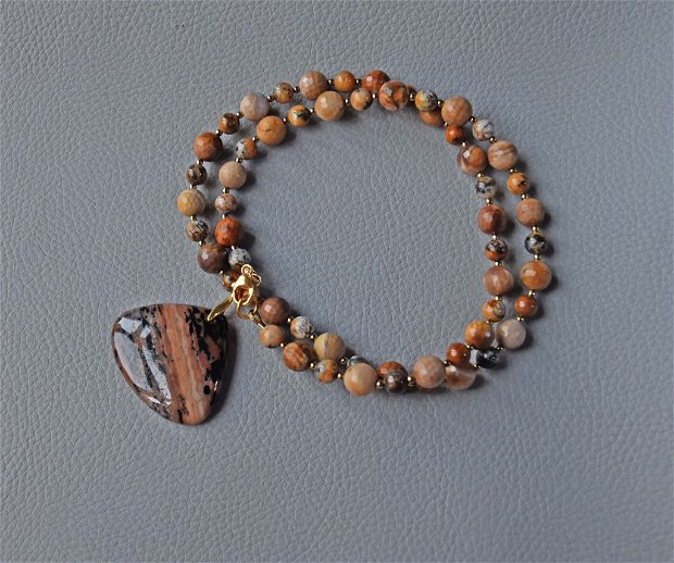 Set de bijuterii compus din colier și brățară din opal dendritic si lemn agatizat
