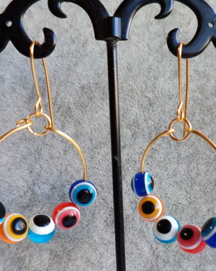 Cercei din sarma cu margele acrilice evil eye