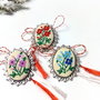 Brosa  , martisor  flori brodate manual