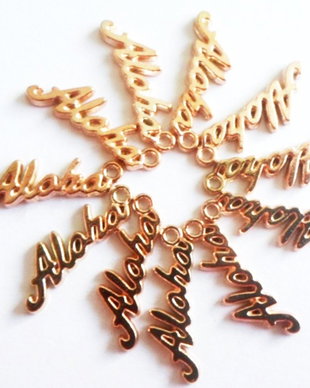 Charm metalic ALOHA auriu