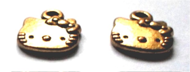 Charm metalic cap de HELLO KITTY auriu