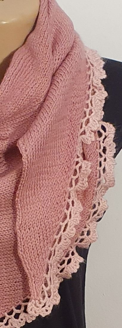 Sal tricotat manual, Sal triunghiular roz, tricotat manual