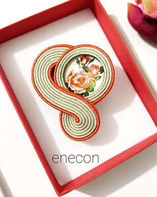 Brosa-mărțișor soutache