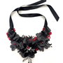Colier negru-rosu, flori textile, 2568