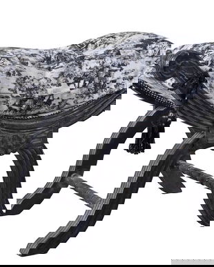 Scaunel turcesc din lemn masiv negru cu tapiterie alb cu negru