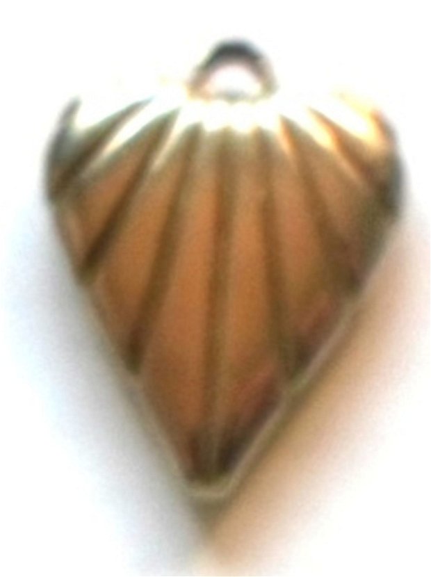Charm metalic inima cu linii argintiu