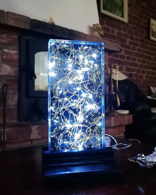 Lampa de veghe/veioza din rasina epoxidica