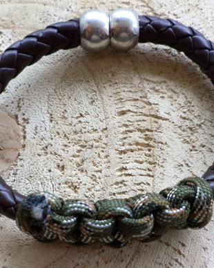 Bratara barbateasca din snur impletit de piele ecologica si snur paracord