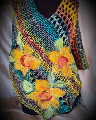 Poncho cu flori impaslite