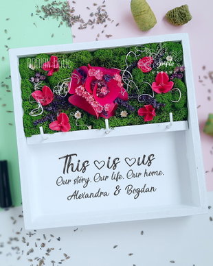 Cuier decorat cu licheni stabilizati familie personalizat cu text