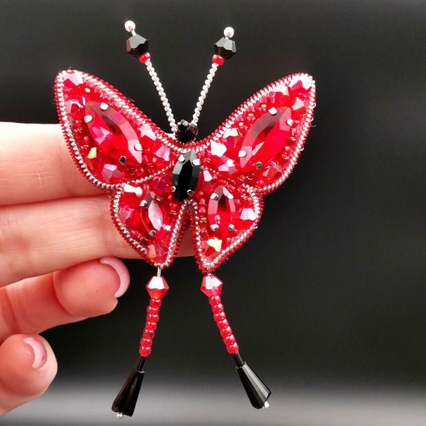 Broșă Fluture - Lovely Red Butterfly