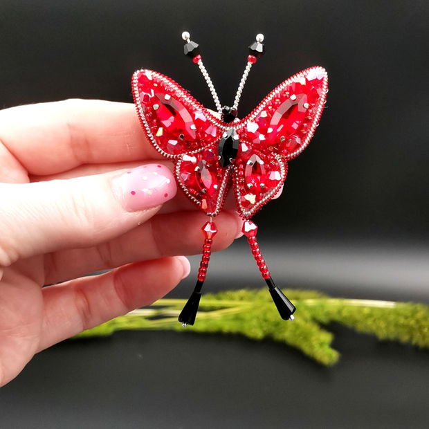 Broșă Fluture - Lovely Red Butterfly