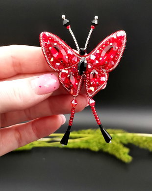 Broșă Fluture - Lovely Red Butterfly