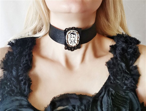 Choker/colier negru din piele cu portret original de Elyseeart, colier gotic