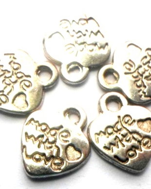 Charm metalic inima cu inima mica MADE WITH LOVE argintiu