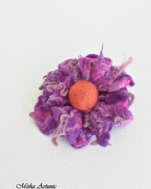 Brosa impaslita - Martisor