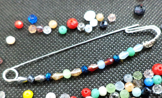 Oppressor Experienced person Literature Brosa ac de siguranta din sarma si cristale tip swarowski/brosa martisor | Breslo Oppressor Experienced person Literature Brosa ac de siguranta din sarma si cristale tip swarowski/brosa martisor | Breslo